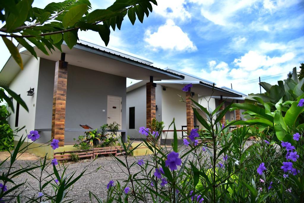 The House At Pranburi Hotel Exterior photo